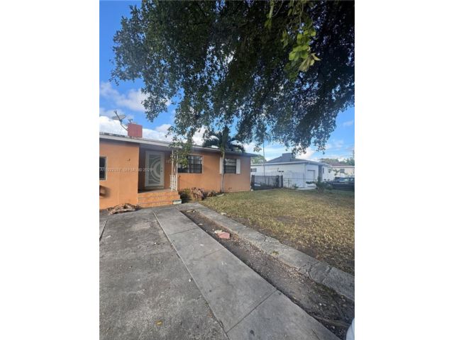  3 BR,  2.00 BTH &nbsp; style home in North Miami