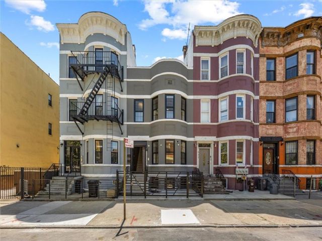  6 BR,  4.00 BTH &nbsp;Multi-family style home in Bedford Stuyvesant