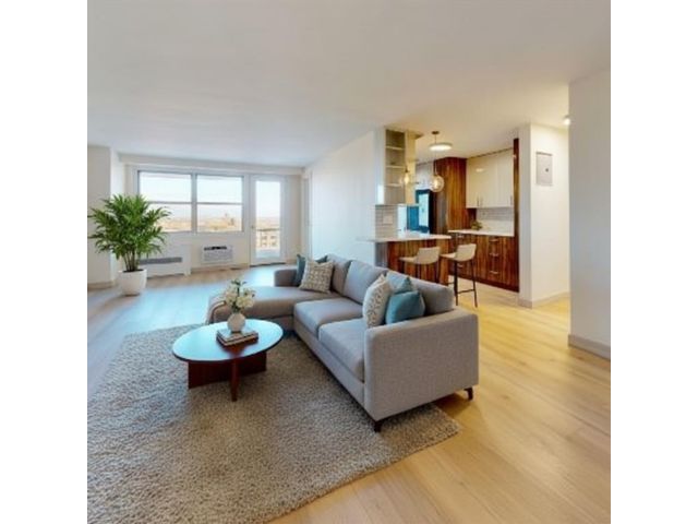 2 BR,  2.00 BTH &nbsp;Co-op style home in Brighton Beach