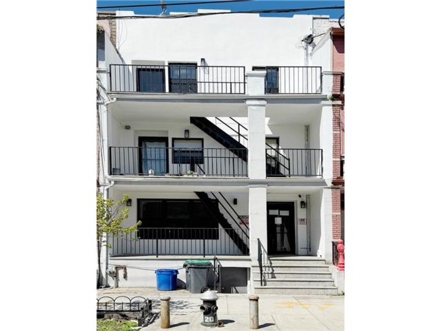 Studio,  0.00 BTH &nbsp;Multi-family style home in Coney Island