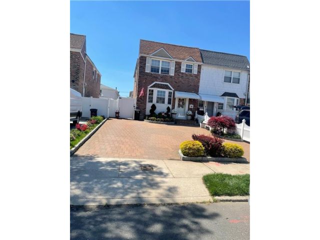  3 BR,  2.00 BTH &nbsp;Single family style home in Bulls Head