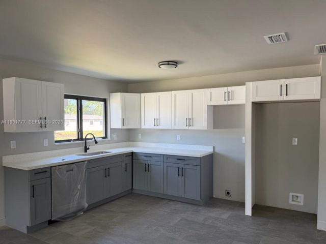  5 BR,  2.00 BTH &nbsp; style home in Fort Lauderdale