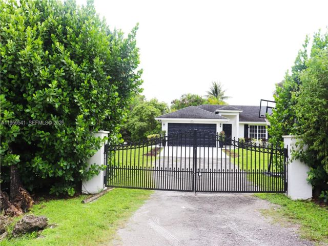  3 BR,  2.00 BTH &nbsp; style home in Loxahatchee