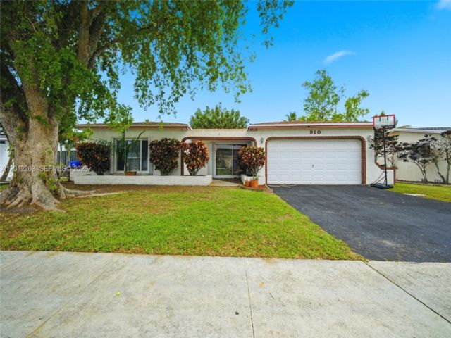  3 BR,  2.00 BTH &nbsp; style home in Pembroke Pines