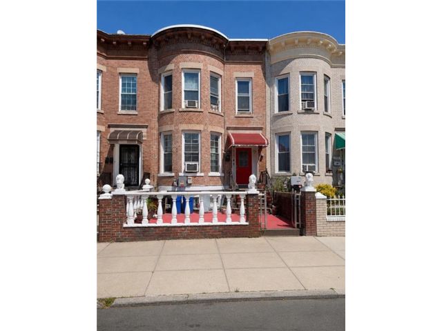  5 BR,  0.00 BTH &nbsp;Multi-family style home in East Flatbush
