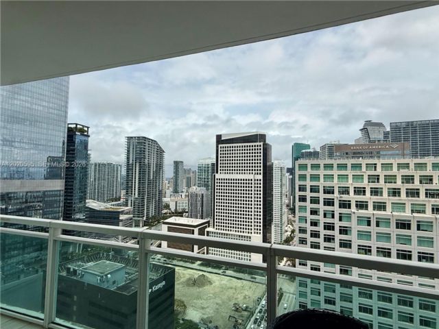 [PHOTO]
