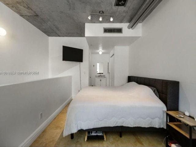 [PHOTO]