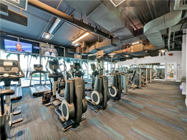 [PHOTO]