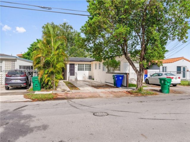  2 BR,  1.00 BTH &nbsp; style home in Miami