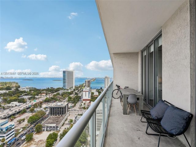 [PHOTO]