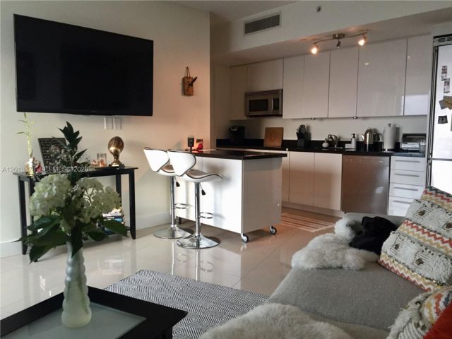  2 BR,  2.00 BTH &nbsp; style home in Miami
