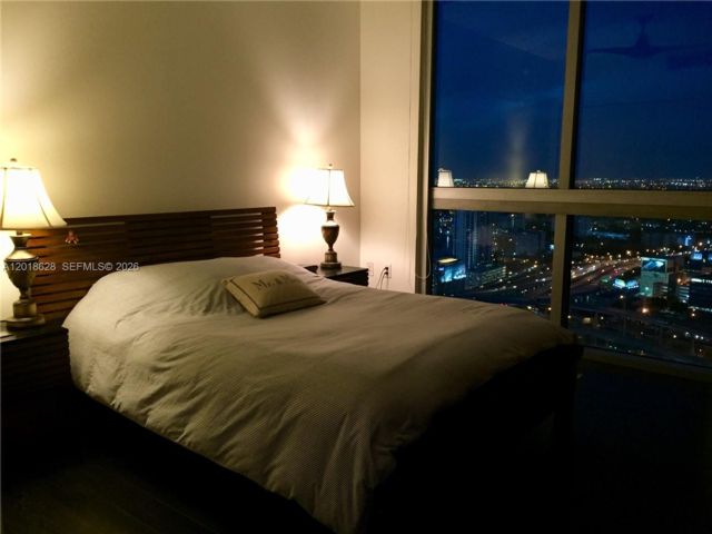 [PHOTO]