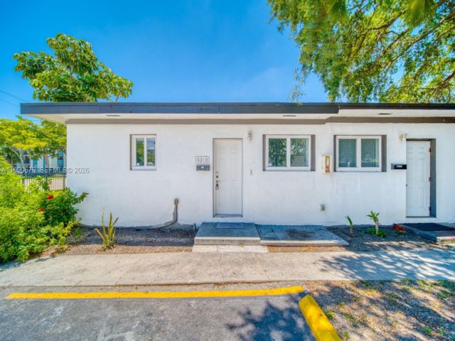  2 BR,  1.00 BTH &nbsp; style home in Biscayne Park