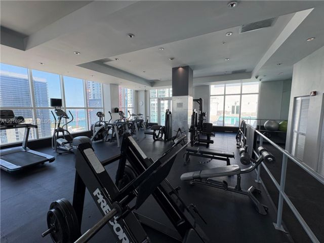 [PHOTO]