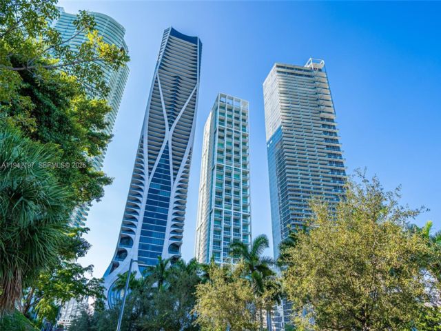  3 BR,  3.00 BTH &nbsp;Condo style home in Miami