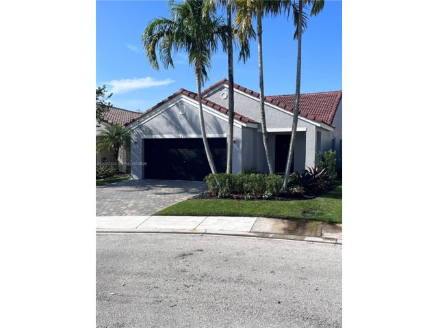  3 BR,  2.00 BTH &nbsp; style home in Weston