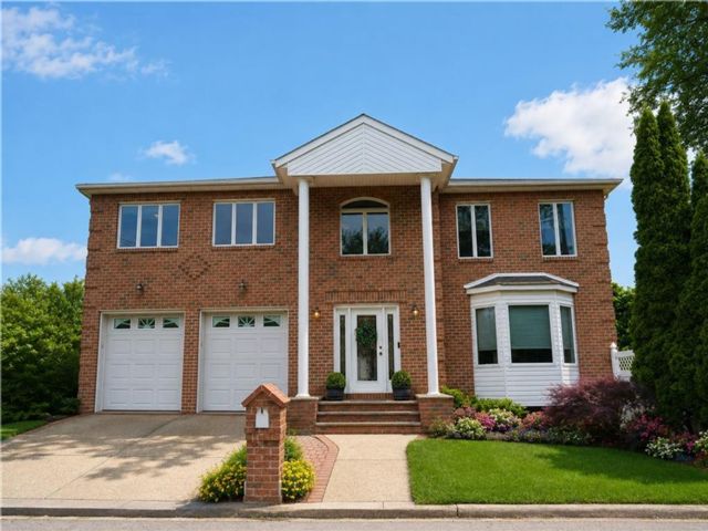  4 BR,  4.00 BTH &nbsp;Multi-family style home in Princess Bay