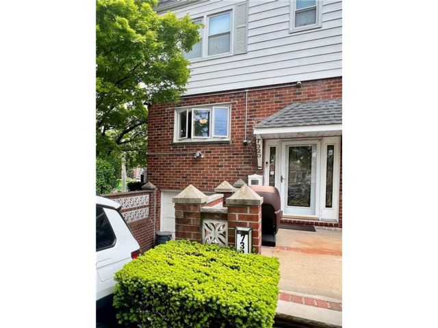  3 BR,  3.00 BTH &nbsp;Single family style home in Bergen Beach