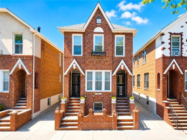  6 BR,  2.00 BTH &nbsp;Multi-family style home in Sheepshead Bay