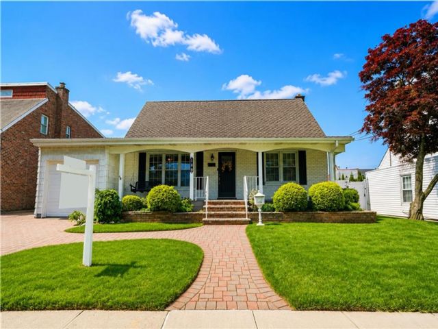  4 BR,  4.00 BTH &nbsp;Single family style home in Bulls Head