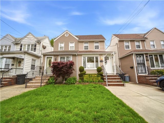  3 BR,  2.00 BTH &nbsp;Single family style home in Marine Park