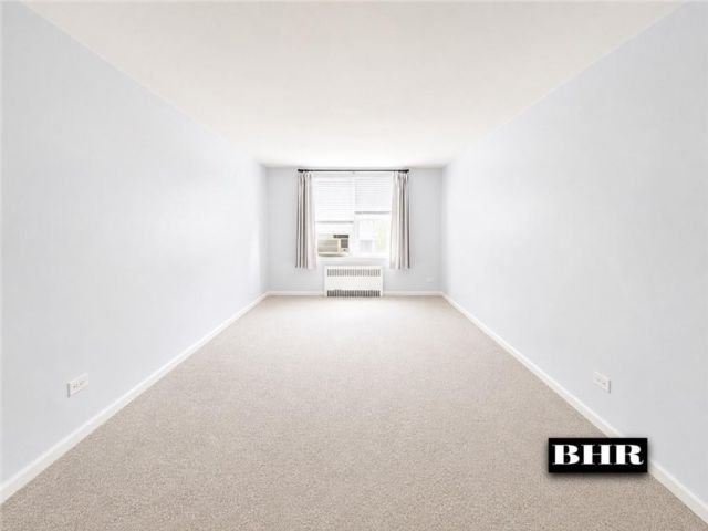 [PHOTO]
