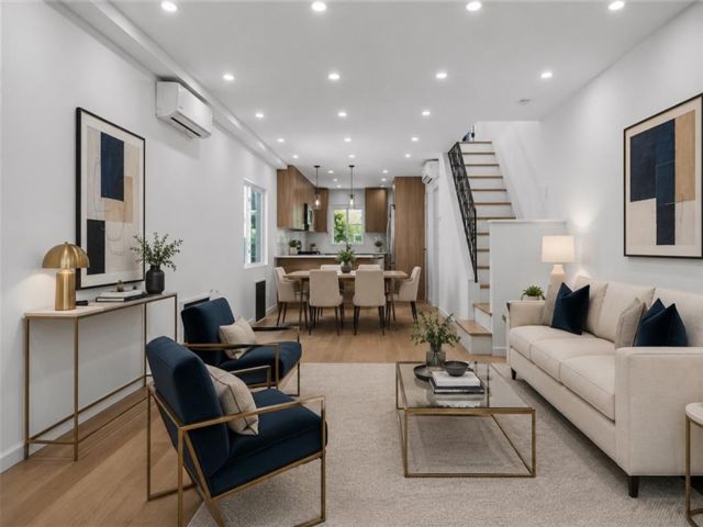  3 BR,  3.00 BTH &nbsp;Single family style home in Flatlands