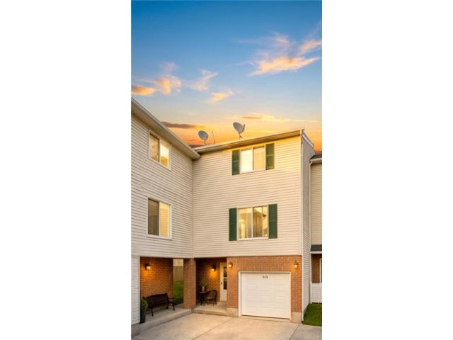  3 BR,  4.00 BTH &nbsp;Single family style home in Arden Heights