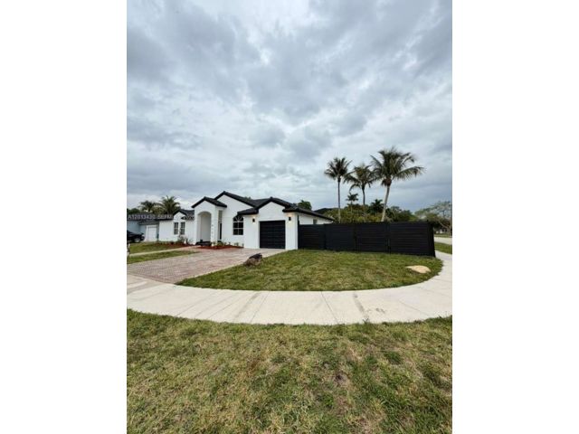  4 BR,  2.00 BTH &nbsp; style home in Miami