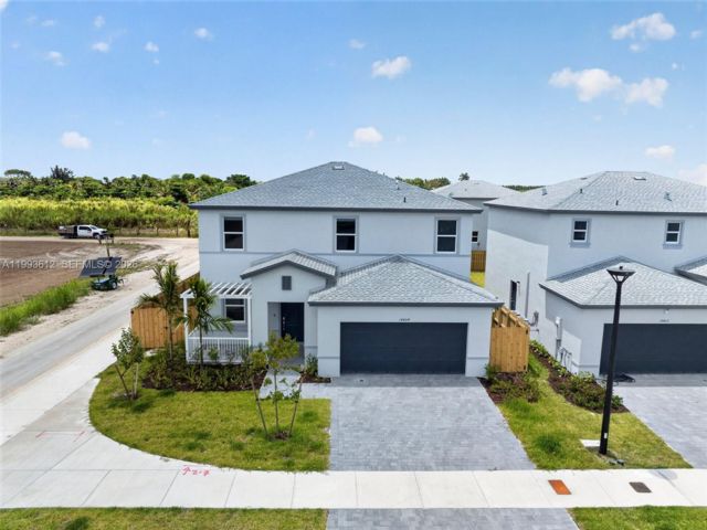  5 BR,  3.00 BTH &nbsp;European style home in Homestead