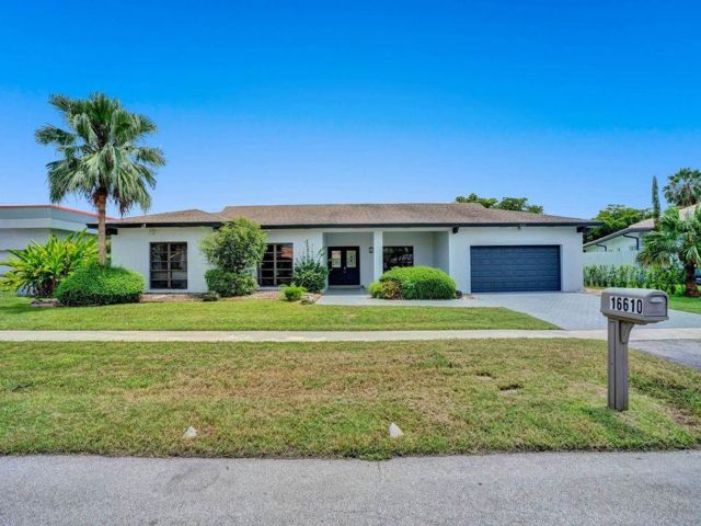  4 BR,  4.00 BTH &nbsp; style home in Davie