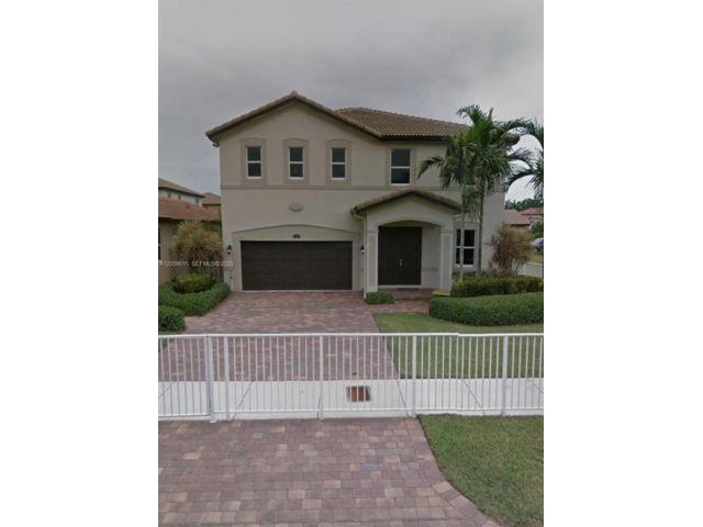  5 BR,  4.00 BTH &nbsp;European style home in Homestead