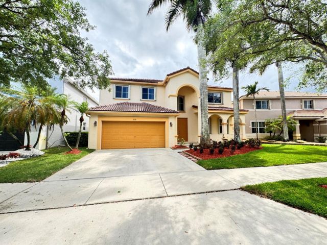  5 BR,  4.00 BTH &nbsp; style home in Weston