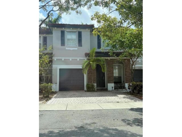  4 BR,  3.50 BTH &nbsp;Townhouse style home in Miami