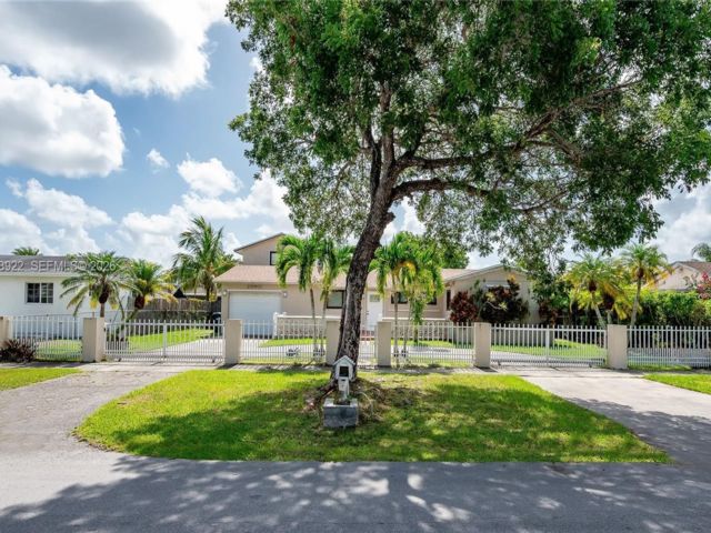  4 BR,  2.00 BTH &nbsp; style home in Homestead