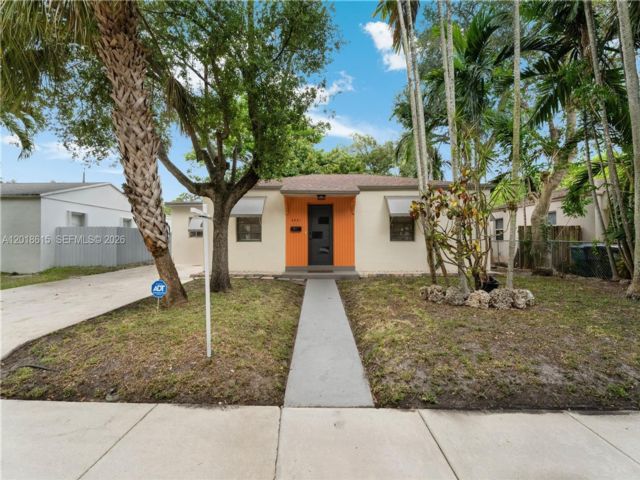  3 BR,  2.00 BTH &nbsp; style home in South Miami