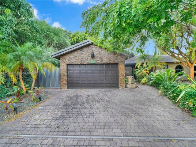  3 BR,  2.00 BTH &nbsp; style home in Miami