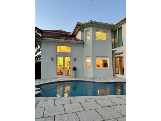  5 BR,  3.00 BTH &nbsp; style home in Medley