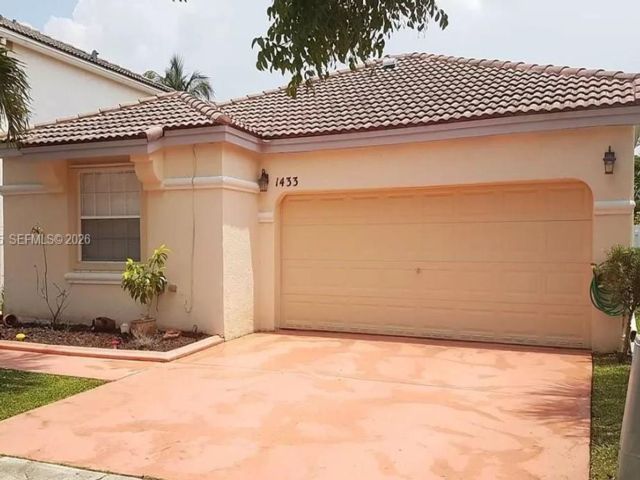  3 BR,  2.00 BTH &nbsp; style home in Pembroke Pines
