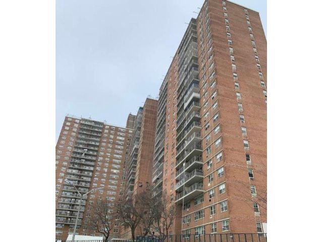  2 BR,  2.00 BTH &nbsp;Co-op style home in Coney Island