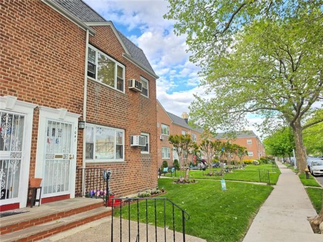  2 BR,  1.00 BTH &nbsp;Co-op style home in Dyker Heights