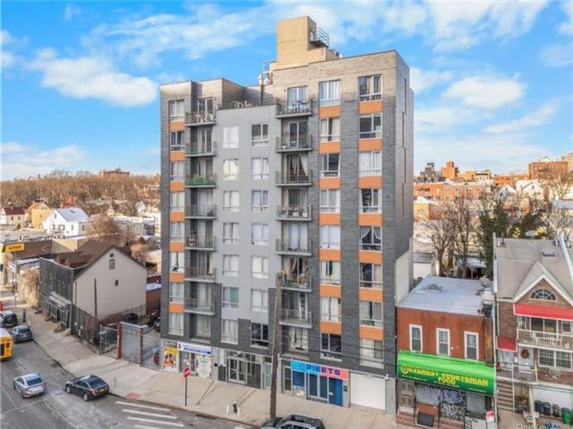  1 BR,  2.00 BTH &nbsp;Condominium style home in Woodside