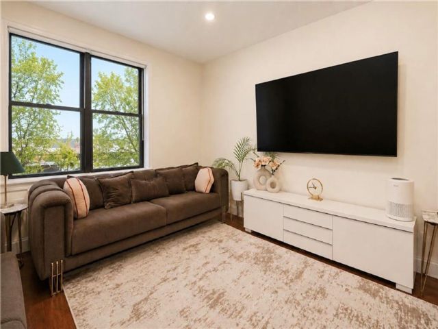  1 BR,  1.00 BTH &nbsp;Co-op style home in Sheepshead Bay