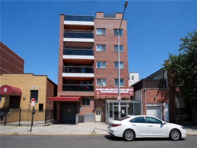  1 BR,  1.00 BTH &nbsp;Condominium style home in Sunset Park