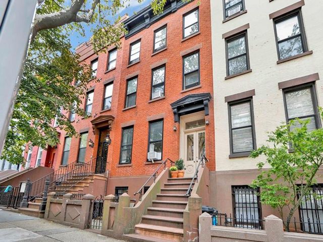  6 BR,  4.00 BTH &nbsp;Multi-family style home in Carroll Gardens