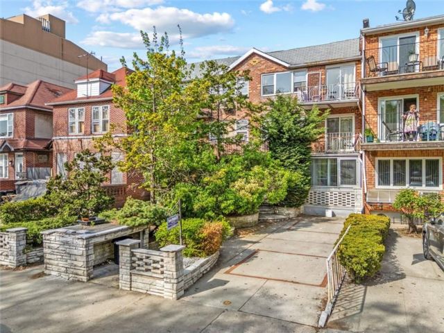 [Midwood Real Estate, listing number 3340111]