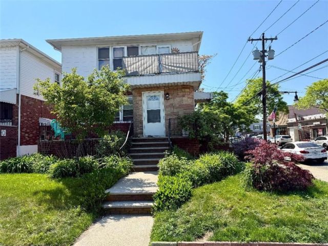 Studio,  0.00 BTH &nbsp;Multi-family style home in Belle Harbor