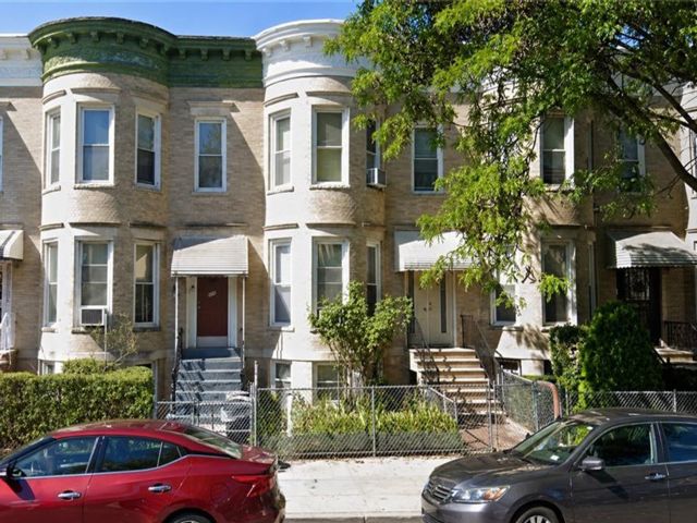  5 BR,  3.00 BTH &nbsp;Multi-family style home in East Flatbush