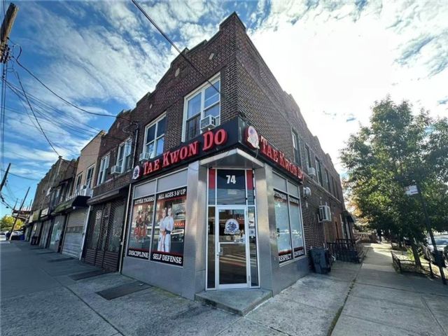 Studio,  0.00 BTH &nbsp;Mixed use style home in Gravesend
