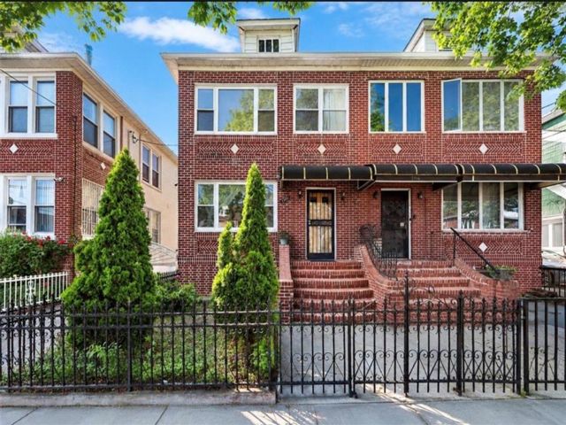  7 BR,  3.00 BTH &nbsp;Multi-family style home in Bensonhurst